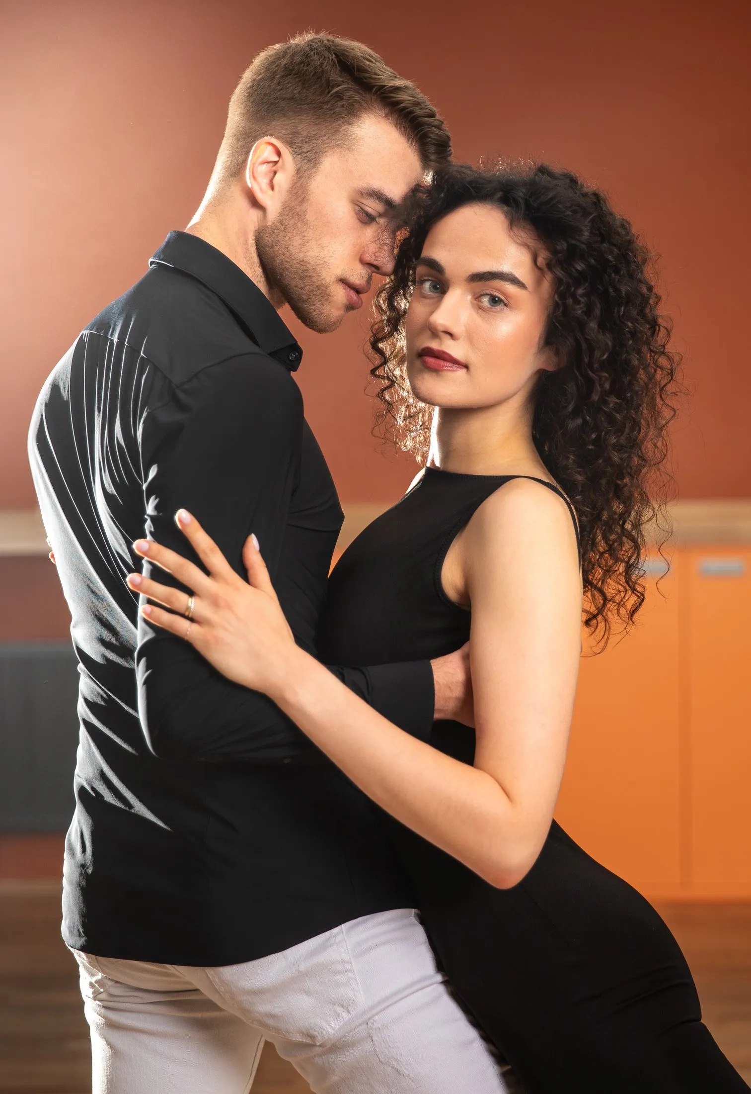 Fotografie z Enamour Dance Academy – taneční moment v bachata sensual